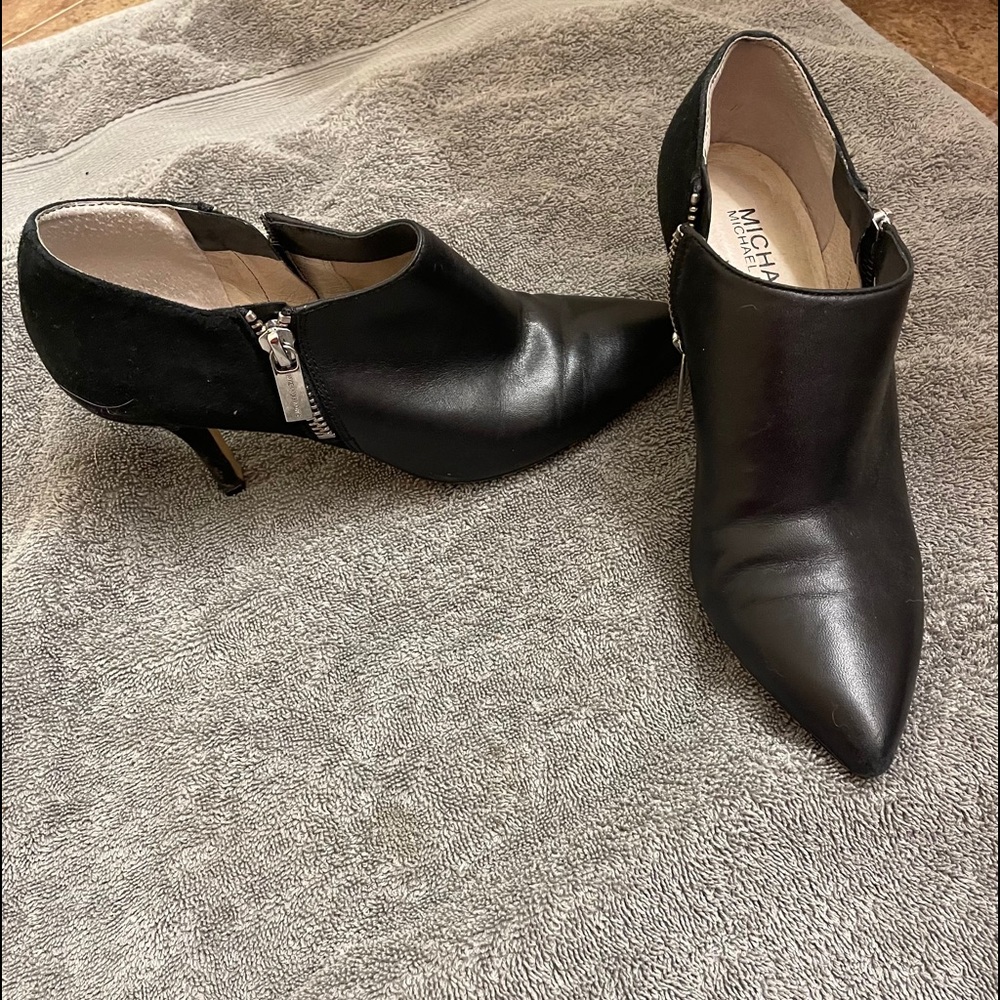 MICHAEL KORS Women's Black Leather Ankle Boots
